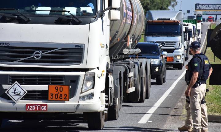 Custos em alta e gargalos expõem fragilidade contratual no transporte rodoviário