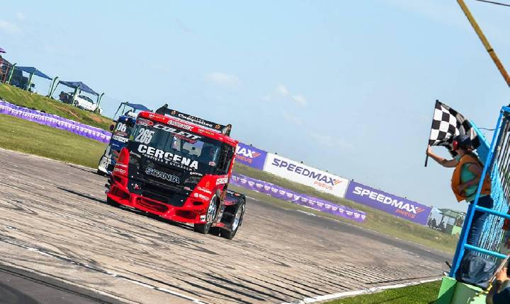 Douglas Collet defende a liderança da Fórmula Truck na etapa uruguaia
