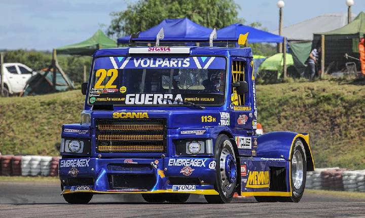 Paranaense dominam a categoria F-Truck no Uruguai com Márcio Rampon à frente