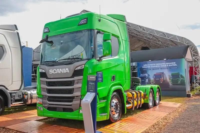 Scania lança novo caminhão a gás de 460cv em versão 6×4