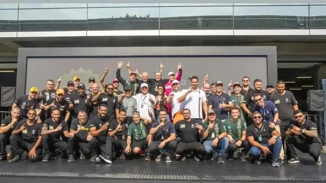 R9 confirma esquadrão com oito pilotos para 2026