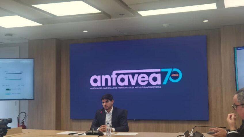 Anfavea terá atuação mais ativa diante do avanço chinês nos caminhões em 2027, diz presidente 