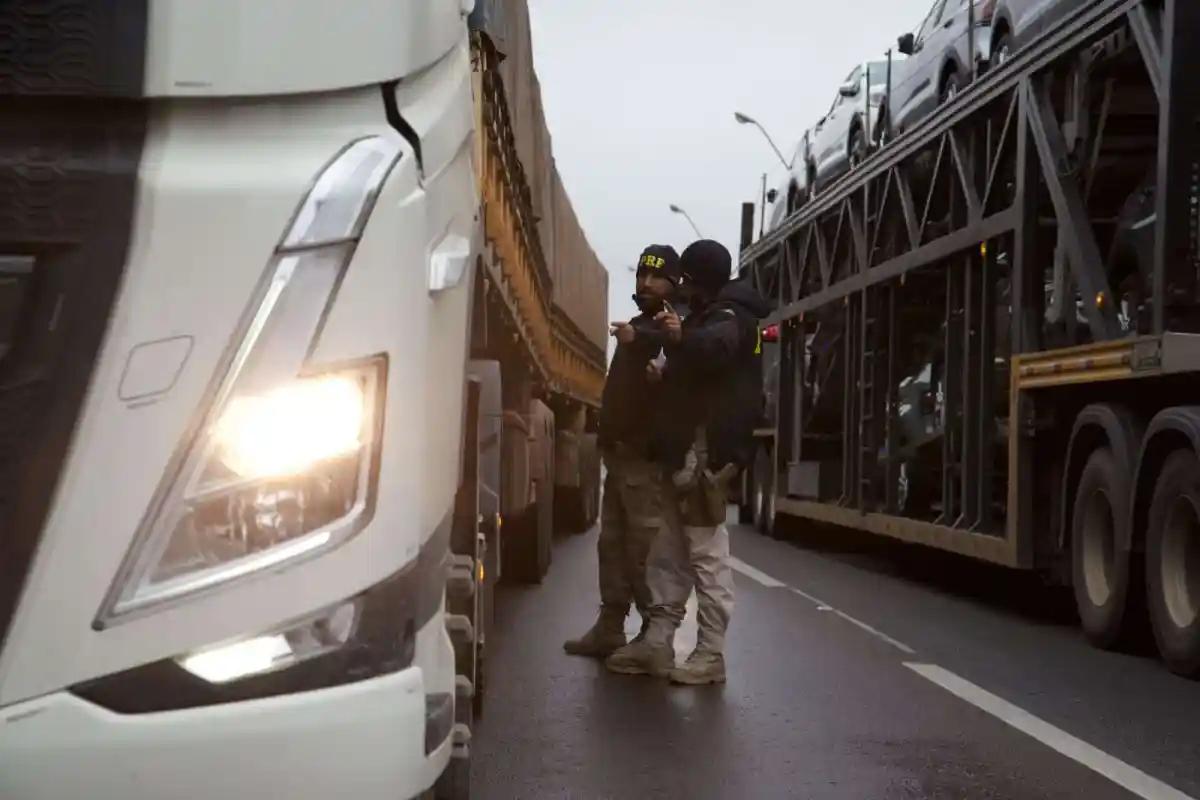 Caminhões têm restrição de tráfego nos dias 04 e 25 de outubro