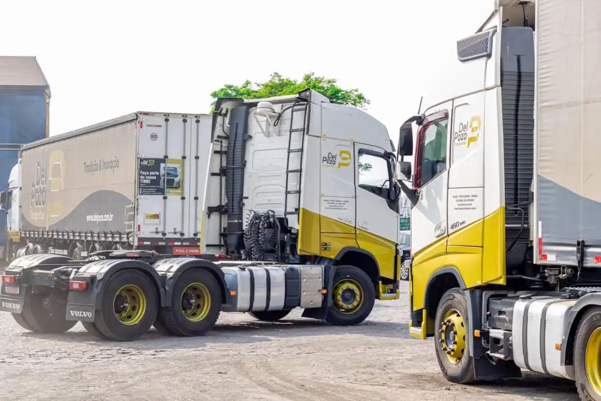 Empresa de transporte contrata motoristas CNH E; veja como enviar currículo
