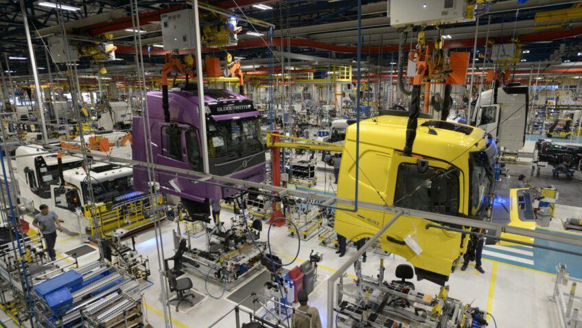 Produção de caminhões perde força no Brasil em setembro 