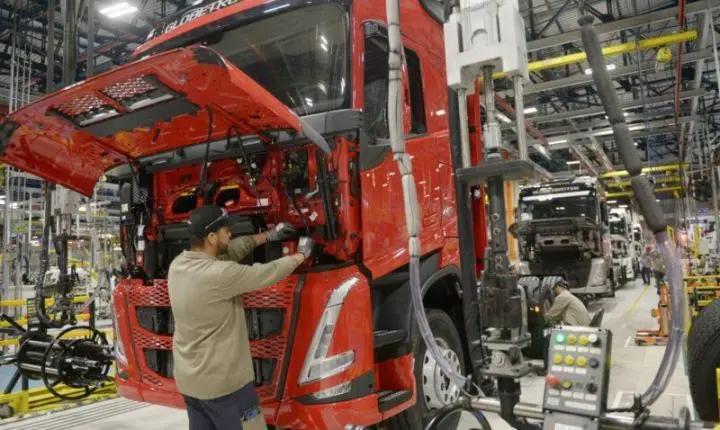 Após fim do Move Brasil, Anfavea vê mercado de caminhões sem recuperação consistente em 2027 
